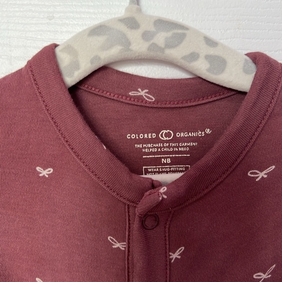 Colored organics newborn sleeper with bow design - Picture 2 of 3